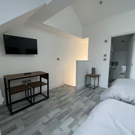 10Min To City - Free Parking - Private Studio - Contractor Friendly Manchester Eksteriør bilde