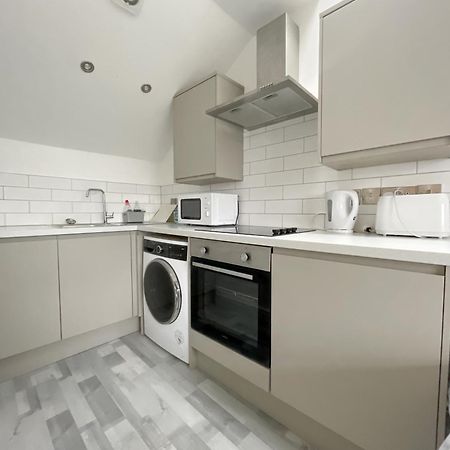 10Min To City - Free Parking - Private Studio - Contractor Friendly Manchester Eksteriør bilde