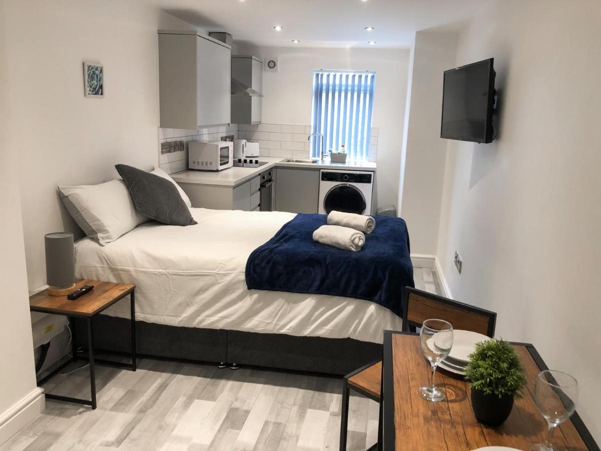 10Min To City - Free Parking - Private Studio - Contractor Friendly Manchester Eksteriør bilde