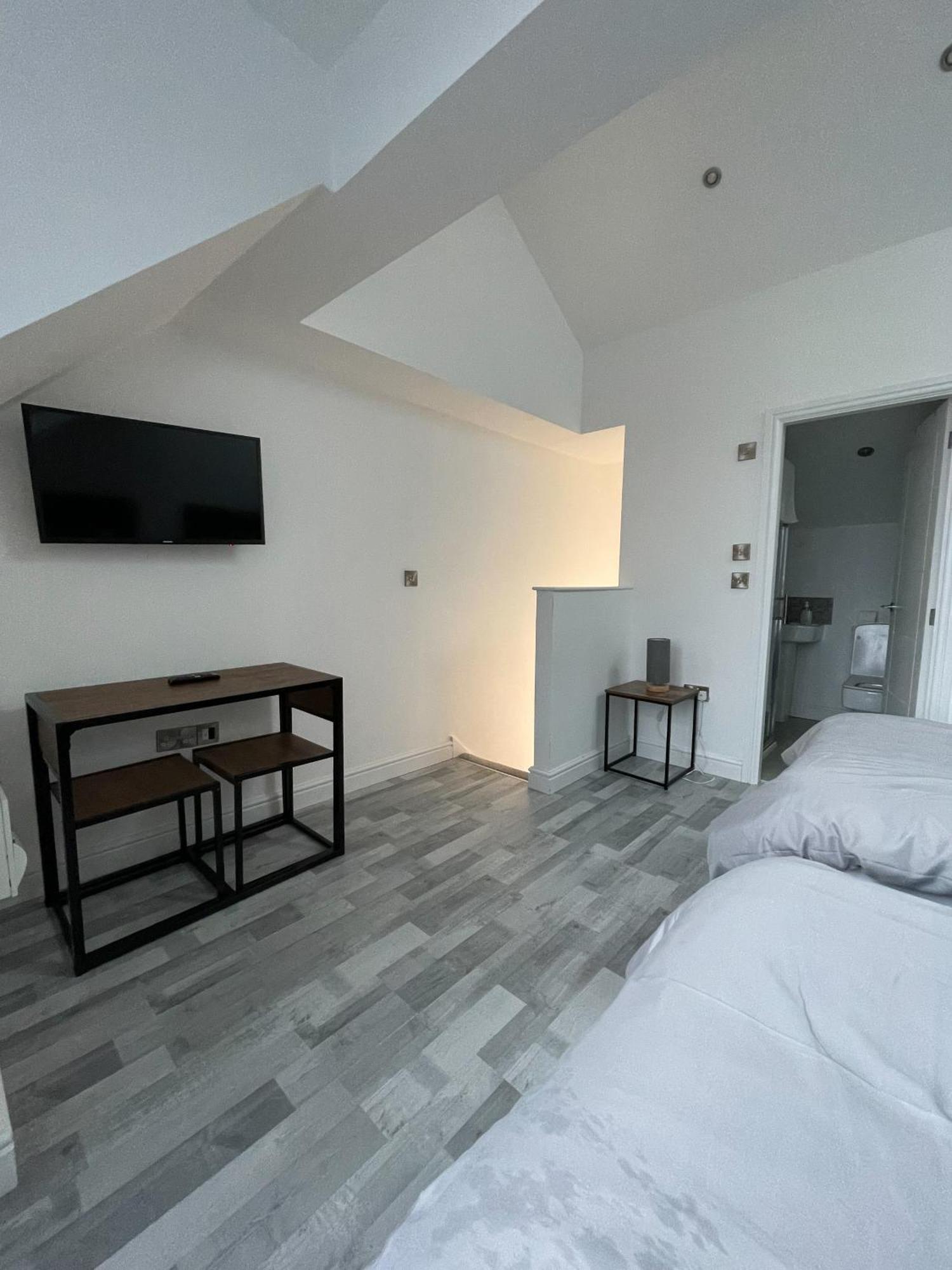 10Min To City - Free Parking - Private Studio - Contractor Friendly Manchester Eksteriør bilde
